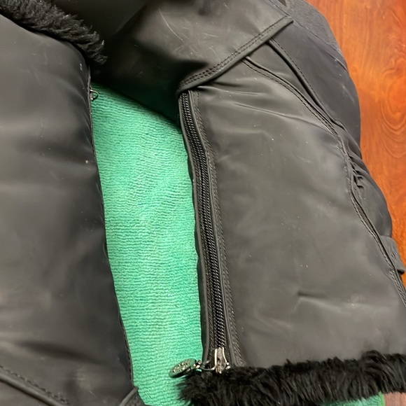 London Fog black size 10 lined with black fur zipper opening 8 inches tall boot - Picture 2 of 8